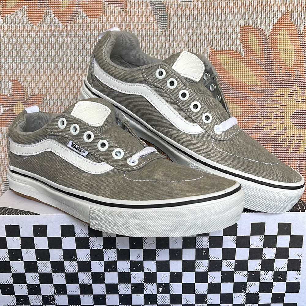 Vans WMNS Kyle Walker (Denim) Gray/White
VN0A5JIE9BM
Sneakers - athletic shoes - Picture 5 of 16